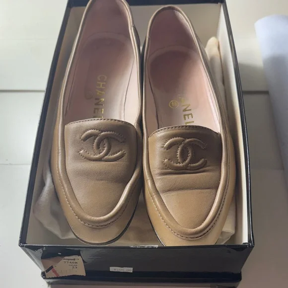 CHANEL Beige VINTAGE Leather Loafers - Picture 1 of 6